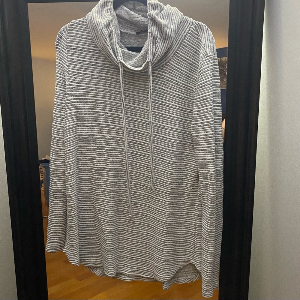 Stitch fix Cowl neck, tunic length, black and white